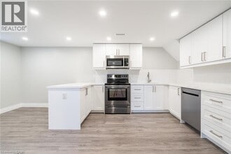 5482 Randolph Crescent in Burlington, ON - Building Photo - Building Photo