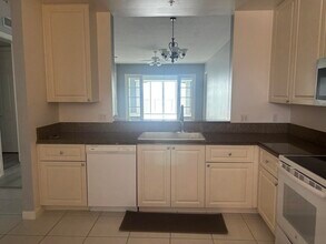 31 Harbour Isle Dr W in Fort Pierce, FL - Building Photo - Building Photo