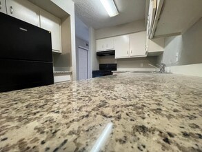 5625 Antoine Dr, Unit 1504 in Houston, TX - Foto de edificio - Building Photo