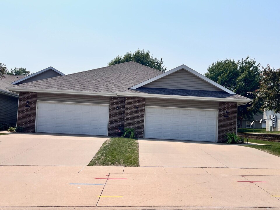 1518 Aspen Dr in Waterloo, IA - Building Photo