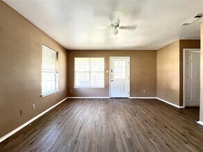 1023 Fannin St in Denton, TX - Foto de edificio - Building Photo