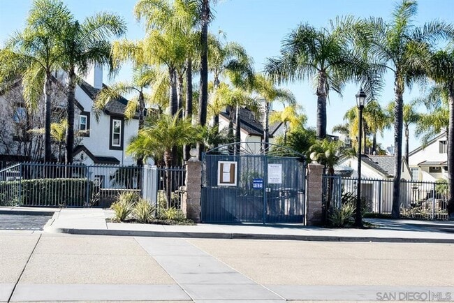 11890 Cypress Canyon Rd in San Diego, CA - Building Photo - Building Photo