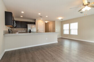 12719 Camden Rd in Jacksonville, FL - Foto de edificio - Building Photo