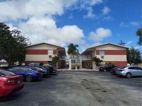 2829 Van Buren St in Hollywood, FL - Building Photo - Building Photo