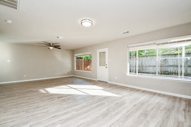 11659 Evesborough Dr in Houston, TX - Building Photo - Building Photo