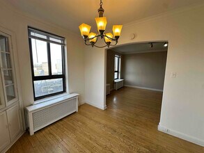 1720 E Capitol Dr in Shorewood, WI - Building Photo - Building Photo
