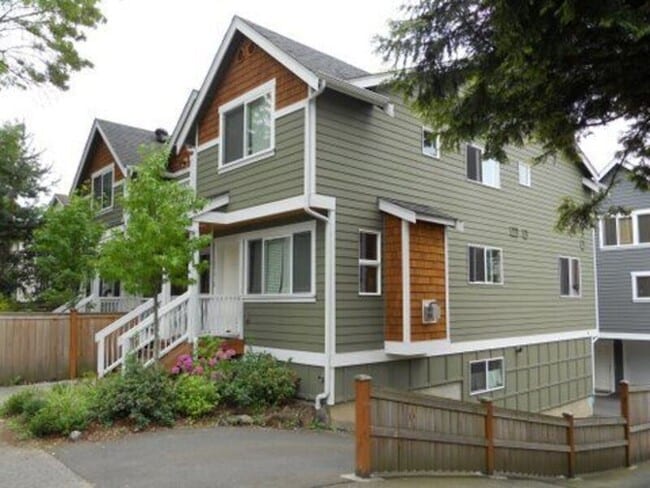 12721 35th Ave NE in Seattle, WA - Building Photo - Building Photo