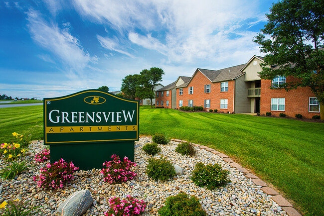 Greensview Apartments in Powell, OH - Foto de edificio - Building Photo