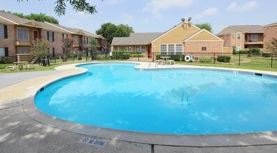 Westbury Reserve in Houston, TX - Foto de edificio - Building Photo