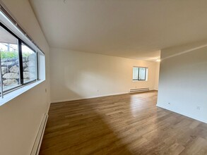 2104 Alki Ave SW in Seattle, WA - Building Photo - Building Photo