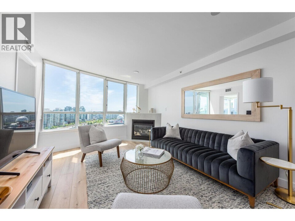 63 Keefer Pl in Vancouver, BC - Building Photo