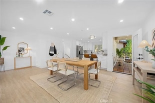 5248 Segals Way in Van Nuys, CA - Building Photo
