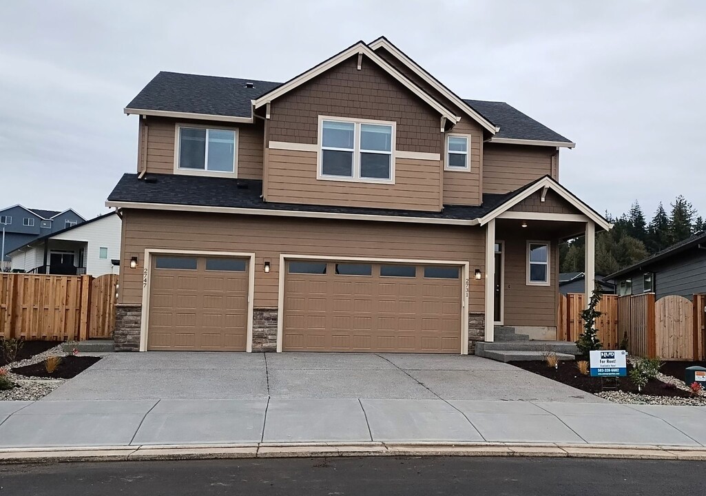 2731 NE Samson Ave in Estacada, OR - Building Photo