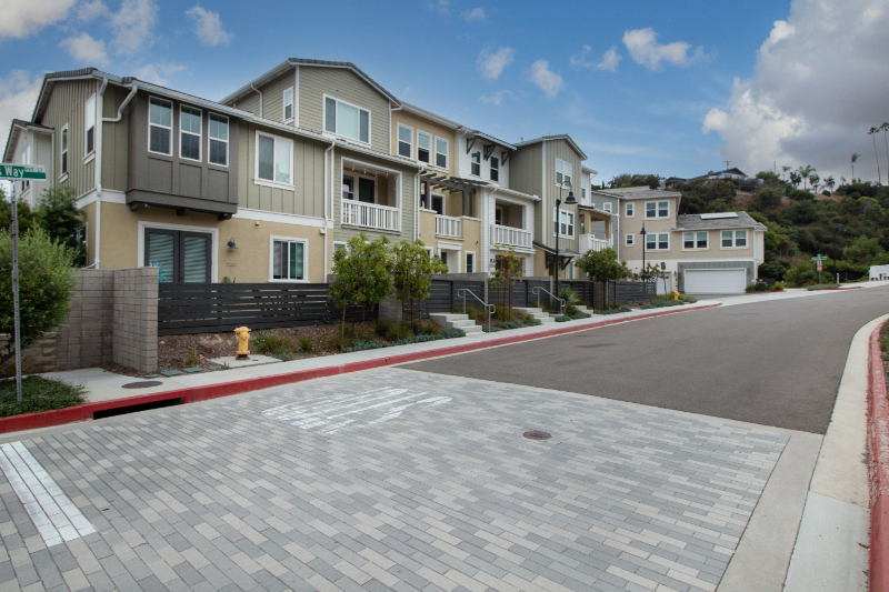 1121 Makena Wy. in Oceanside, CA - Foto de edificio