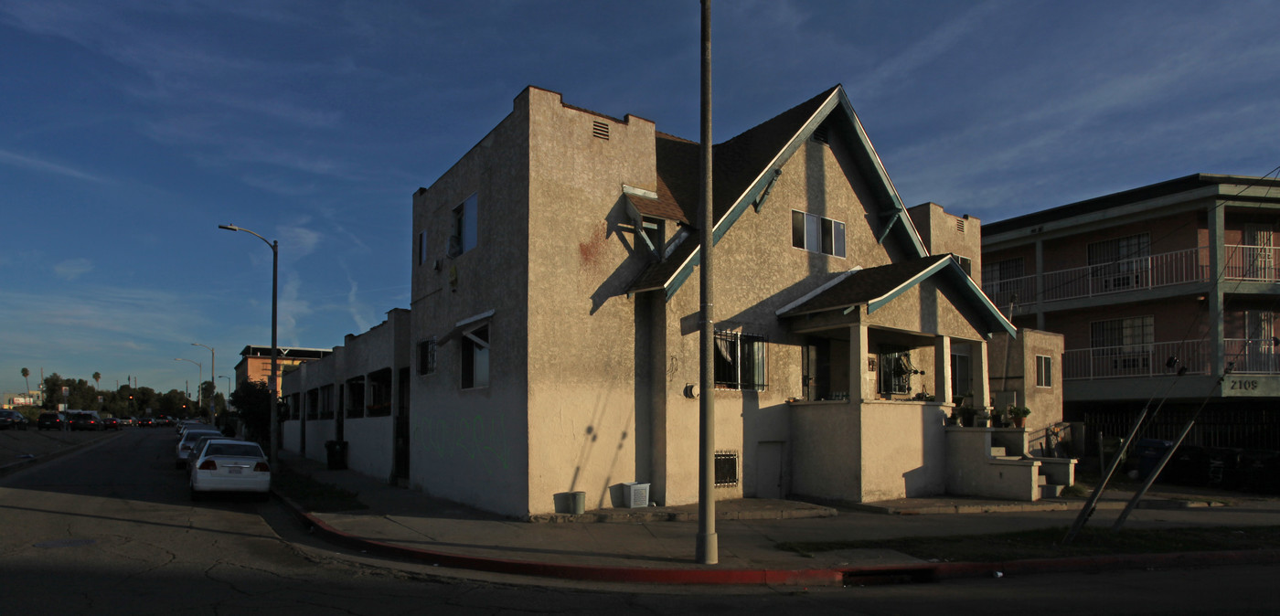 238 S Avenue 21 in Los Angeles, CA - Foto de edificio