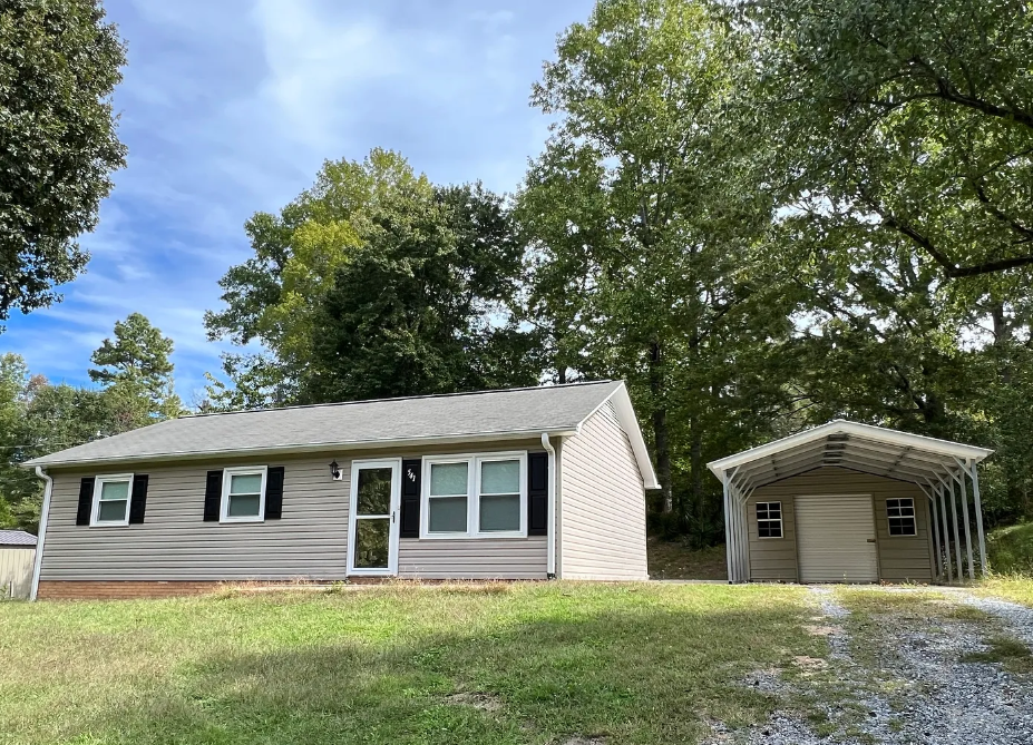 541 Lawndale Ln in Lincolnton, NC - Building Photo