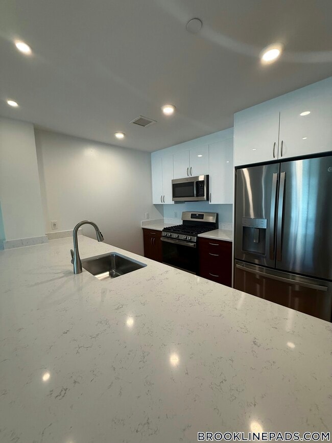 120 Gerry Rd in Brookline, MA - Building Photo - Building Photo