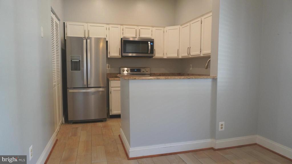 6060 California Cir in Rockville, MD - Building Photo