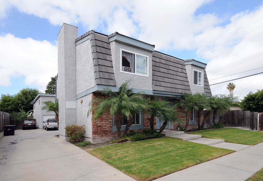 Van Buren Lane in Huntington Beach, CA - Foto de edificio