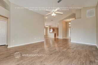 8124 Alamosa Wood Ave in Ruskin, FL - Foto de edificio - Building Photo