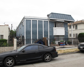 11422 Emelita St in North Hollywood, CA - Building Photo - Building Photo