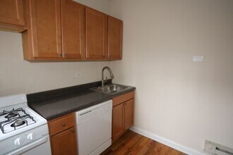 3728 N Pine Grove Ave in Chicago, IL - Building Photo - Building Photo