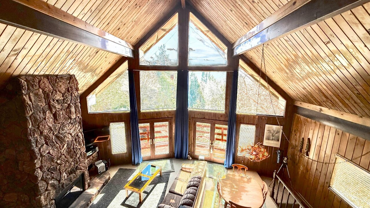 27721 St Bernard Ln in Lake Arrowhead, CA - Building Photo