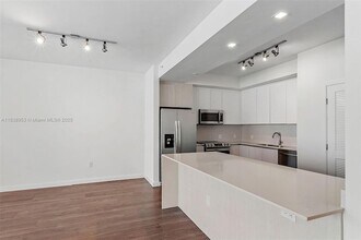1500 Bay Rd in Miami Beach, FL - Building Photo - Building Photo