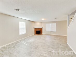 210 Vivian Dr in Waxahachie, TX - Building Photo - Building Photo