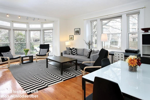 17 Regent Cir in Brookline, MA - Building Photo - Building Photo