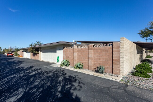 4210 N 38th St in Phoenix, AZ - Building Photo - Building Photo