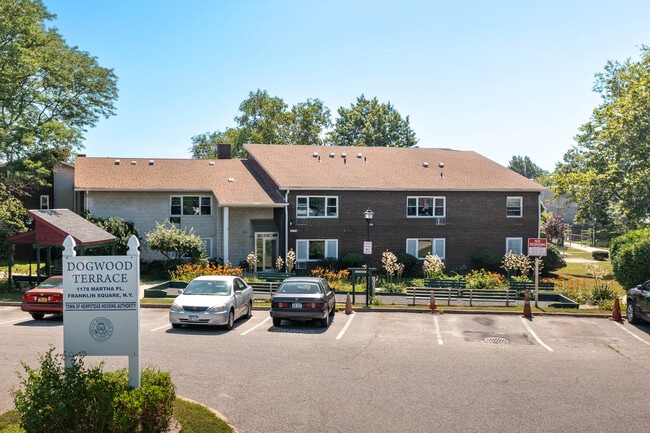 Dogwood Terrace in Franklin Square, NY - Foto de edificio - Building Photo