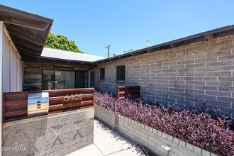 6402 E Cambridge Ave in Scottsdale, AZ - Building Photo - Building Photo