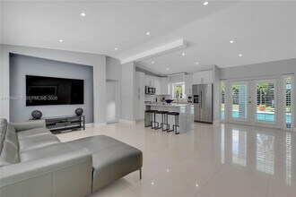 8015 SW 136th St in Miami, FL - Building Photo - Building Photo