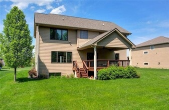 8700 Wooded Point Dr in Johnston, IA - Foto de edificio - Building Photo