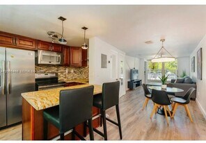 6865 Bay Dr in Miami Beach, FL - Building Photo