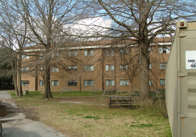 The Sands in Virginia Beach, VA - Building Photo - Building Photo