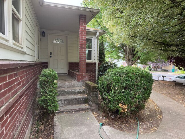 8164 SE 52nd Ave in Portland, OR - Building Photo - Building Photo