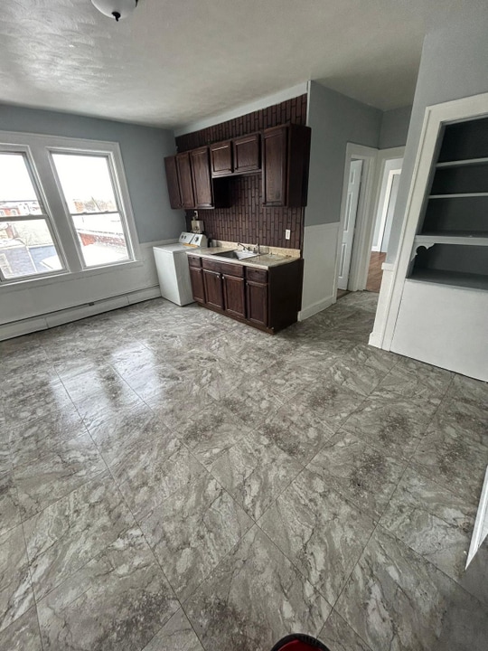 168 Oak St in New Britain, CT - Building Photo
