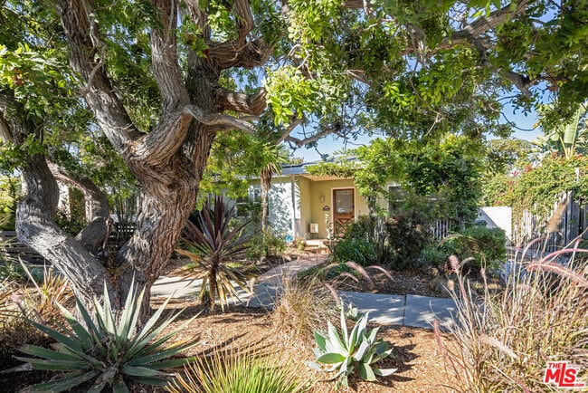 property at 2808 Clune Ave