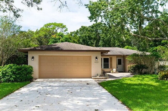 423 Whispering Oaks Ct