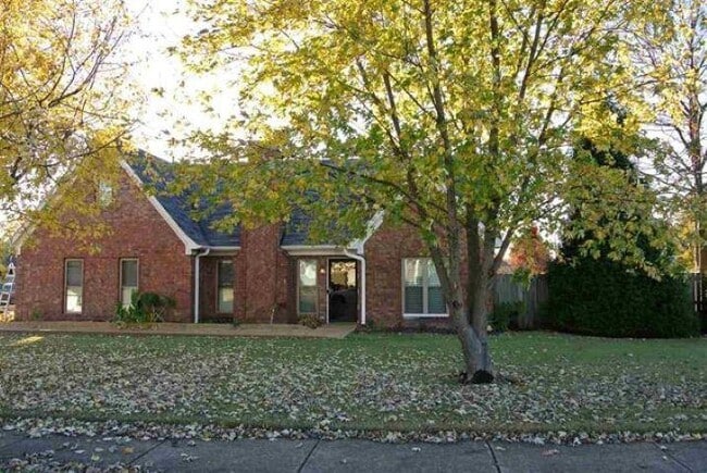 property at 3753 Oakmoor Ct