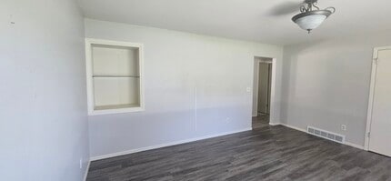 270 S Riverside Dr in Saukville, WI - Building Photo - Building Photo
