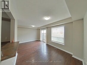 4422 Fairview St in Burlington, ON - Building Photo - Building Photo