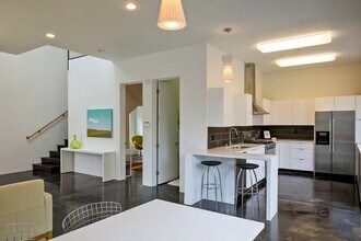 3425 Louise St in Oakland, CA - Building Photo - Building Photo