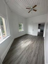 104 W Michigan St in Lagrange, IN - Building Photo