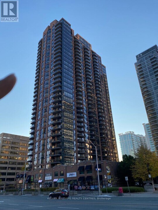 33-2433 Sheppard Ave E in Toronto, ON - Building Photo