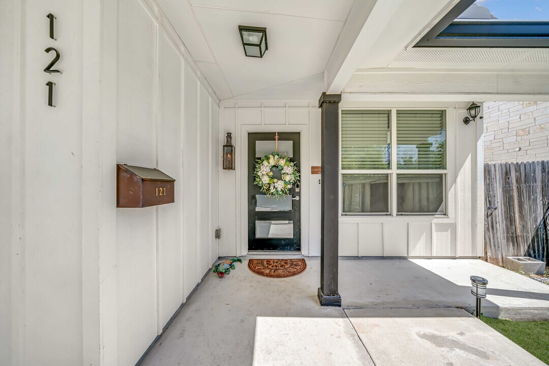 121 Cash Alley in San Antonio, TX - Building Photo