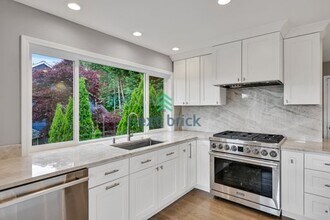 11815 106th Ave NE in Kirkland, WA - Building Photo - Building Photo