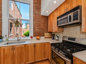 35 Saratoga St, Unit 2 in Boston, MA - Building Photo - Building Photo